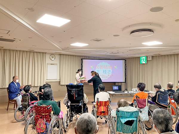 東海大学ソングリーダー部OGの瓜生さんが表敬訪問
