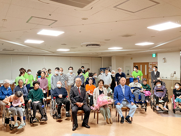 東海大学ソングリーダー部OGの瓜生さんが表敬訪問