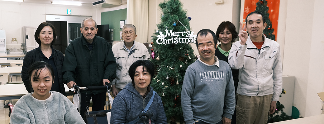 クリスマスツリー飾り付け