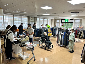 衣類販売会を開催しました